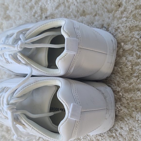 Running shoes no size 6 - Picture 3 of 4